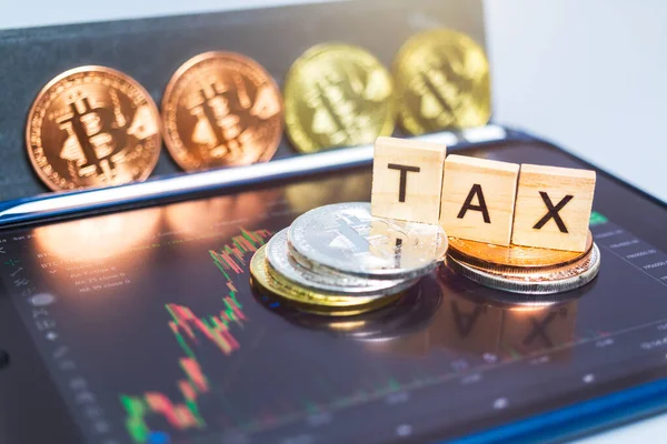 Criptomoedas Com Palavra Tax Castiçal Gráfico Ações Tablets Fundo Conceito — Fotografia de Stock