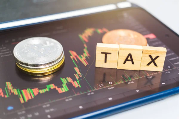 Criptomoedas Com Palavra Tax Castiçal Gráfico Ações Tablets Fundo Conceito — Fotografia de Stock