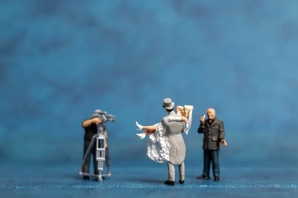 Miniature People Couple Live Stream Marriage Ceremony Concept Happy Valentines — Photo