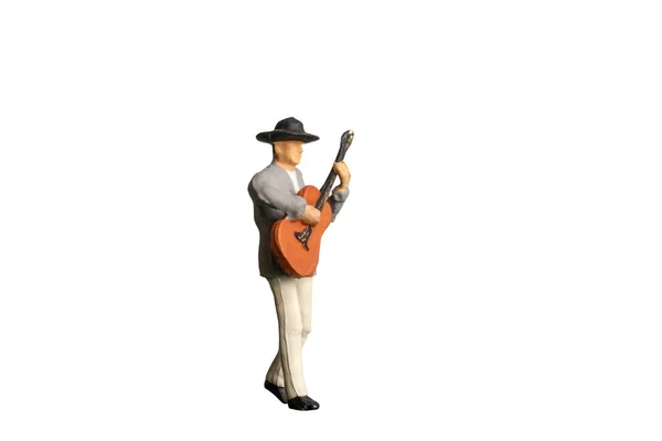 Miniaturmenschen Musiker Mit Gitarre Isoliert Auf Weißem Hintergrund Mit Clipping — Stockfoto