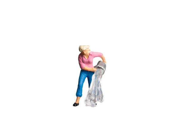 Miniaturmenschen Hausmädchen Oder Hausfrau Beim Putzen Isoliert Auf Weißem Hintergrund — Stockfoto