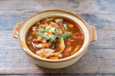 Kimchi Udon karides ve kimchi çorbası, Asya usulü.