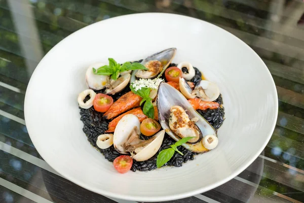 Italian Riso Pasta Tossed Black Squid Ink Topped Shrimps Mixed — Stock Photo, Image
