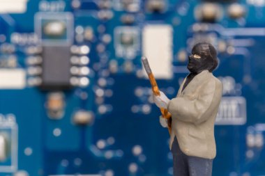 Silahlı Minyatür Hırsızlar bilgisayar sistemleri, Güvenlik Teknolojisi kavramları hakkında bilgi çalıyor.