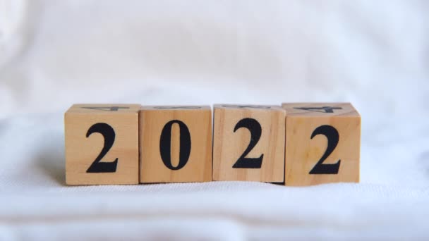 Wooden Cubes Row Numbered 2022 Male Hand Transforms 2022 2023 Videoklipp
