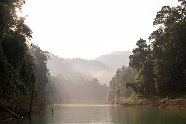 Плотина Раджапрабха Национальный Парк Као Сок Сурат Тани Таиланд — стоковое фото