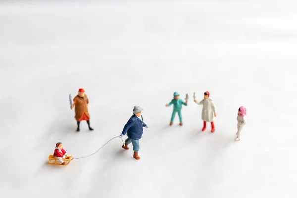 Miniature People Happy Family Ride Sleigh Snow Background Christmas Eve — Foto de Stock