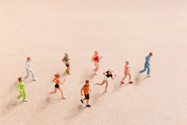 Miniature People Exercising While Running Group Beach Living Active Lifestyle — Fotografia de Stock