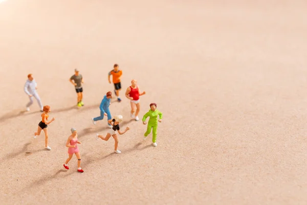 Miniature People Exercising While Running Group Beach Living Active Lifestyle —  Fotos de Stock
