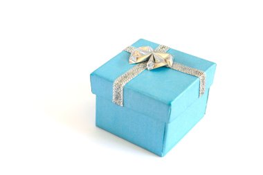 Beyaz üzerine hediye kutusu