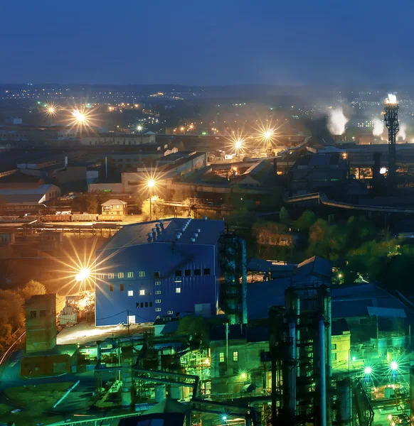 Panorama della vista serale dell'impianto metallurgico industriale — Foto Stock