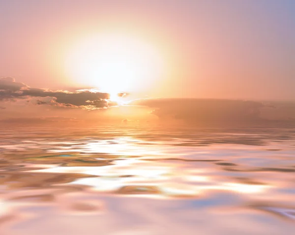 Небо на закате или восходе солнца с облаками и отражением в воде, на — стоковое фото