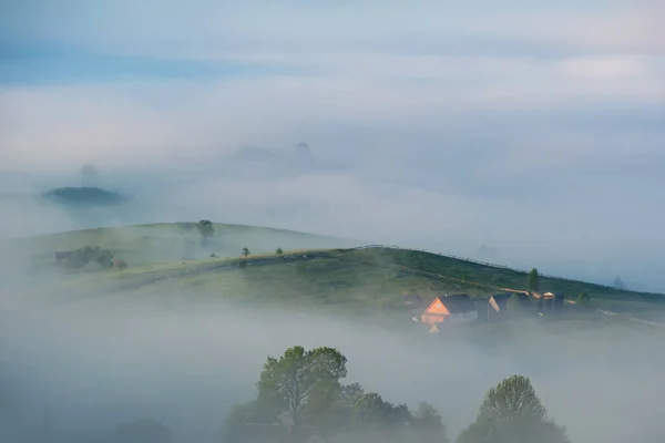 Amazing View High Mountain Village Horizon Fog Summer Landscape Beautiful — Stock Photo, Image