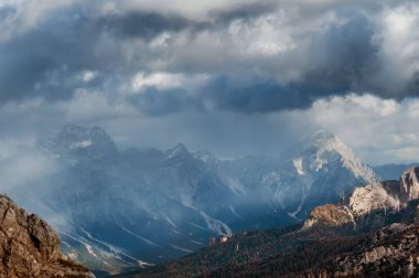 Güzel dağların manzarası. Dolomitler. İtalya