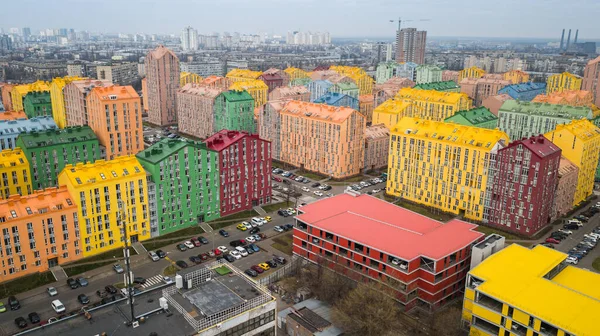 Luftaufnahme Von Bunten Roten Grünen Blauen Gelben Gebäuden Der Stadtstraße — Stockfoto