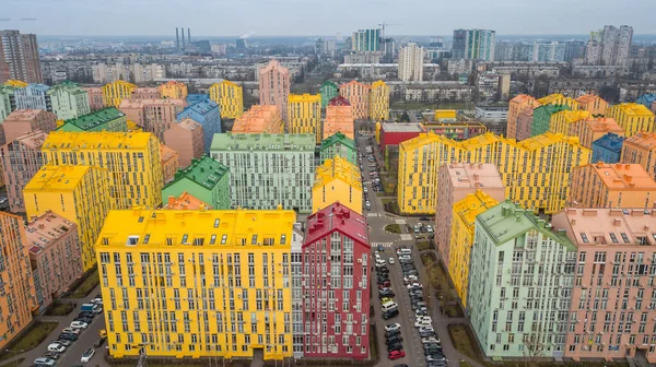 Luftaufnahme Von Bunten Roten Grünen Blauen Gelben Gebäuden Der Stadtstraße — Stockfoto