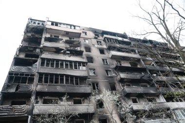 IRPIN, Kyiv REGION / UKRAINE - 25.04.2022: sivillerin evleri yıkıldı. Rusya 'nın Ukrayna' ya karşı savaşı