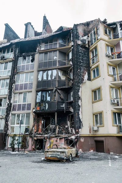 IRPIN, Kyiv REGION / UKRAINE - 25.04.2022: sivillerin evleri yıkıldı. Rusya 'nın Ukrayna' ya karşı savaşı