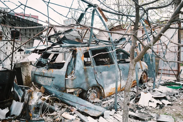 IRPIN, Kyiv REGION / UKRAINE - 24.04.2022: sivillerin evleri yıkıldı. Rusya 'nın Ukrayna' ya karşı savaşı