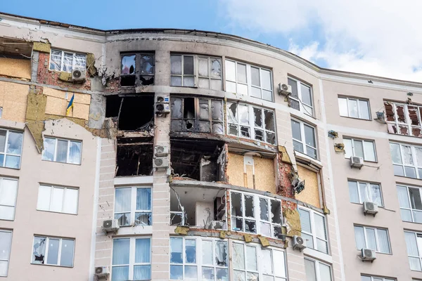 IRPIN, Kyiv REGION / UKRAINE - 24.04.2022: sivillerin evleri yıkıldı. Rusya 'nın Ukrayna' ya karşı savaşı