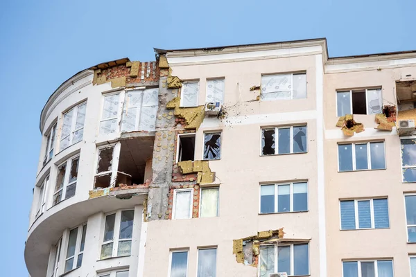 IRPIN, Kyiv REGION / UKRAINE - 24.04.2022: sivillerin evleri yıkıldı. Rusya 'nın Ukrayna' ya karşı savaşı