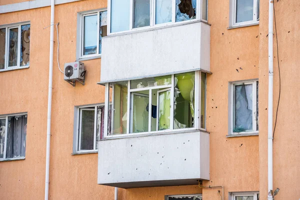 IRPIN, Kyiv REGION / UKRAINE - 24.04.2022: sivillerin evleri yıkıldı. Rusya 'nın Ukrayna' ya karşı savaşı