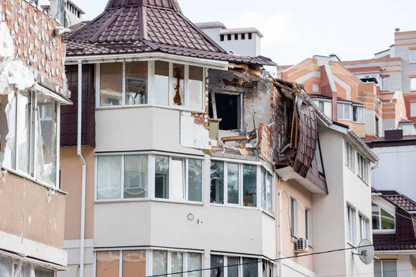 IRPIN, Kyiv REGION / UKRAINE - 24.04.2022: sivillerin evleri yıkıldı. Rusya 'nın Ukrayna' ya karşı savaşı