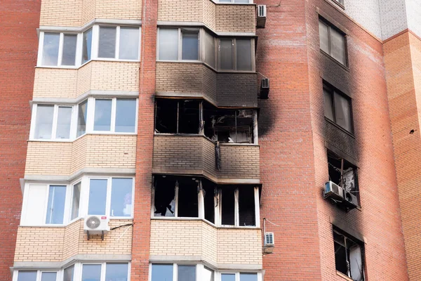 IRPIN, Kyiv REGION / UKRAINE - 24.04.2022: sivillerin evleri yıkıldı. Rusya 'nın Ukrayna' ya karşı savaşı