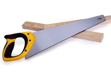 Tahta testeresi ve çilingir aleti, beyaz bir arka planda izole edilmiş kereste kesmek için kullanılan bir tür el testeresi..