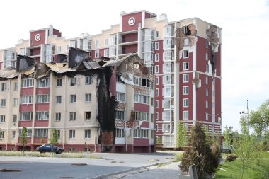 Kiev, Gostomel Ukrayna - 14 Mayıs 2022. Rus ordusunun Ukrayna 'daki yıkımının sonuçları. Rus ordusu tarafından Ukrayna şehirlerinin bombalanmasının sonuçları. Ukrayna 'da Savaş