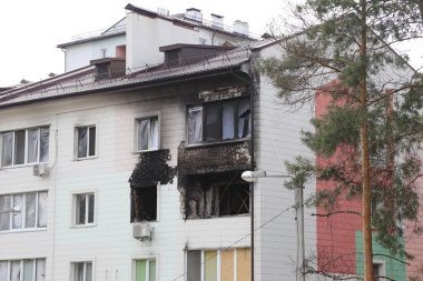 Kiev, Gostomel Ukrayna - 14 Mayıs 2022. Rus ordusunun Ukrayna 'daki yıkımının sonuçları. Rus ordusu tarafından Ukrayna şehirlerinin bombalanmasının sonuçları. Ukrayna 'da Savaş