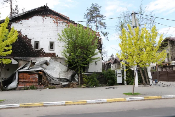 Kiev, Gostomel Ukrayna - 14 Mayıs 2022. Rus ordusunun Ukrayna 'daki yıkımının sonuçları. Rus ordusu tarafından Ukrayna şehirlerinin bombalanmasının sonuçları. Ukrayna 'da Savaş