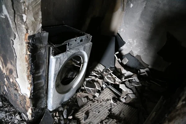 Kiev, Gostomel Ukrayna - 14 Mayıs 2022. Rus ordusunun Ukrayna 'daki yıkımının sonuçları. Rus ordusu tarafından Ukrayna şehirlerinin bombalanmasının sonuçları. Ukrayna 'da Savaş