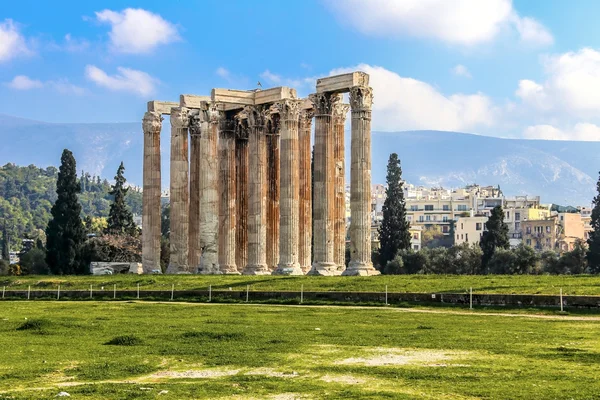 Ruins of ancient temple of Zeus, Athens, Greece — Stock Photo, Image