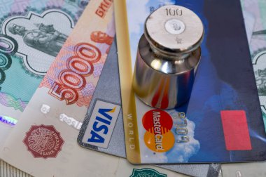 Visa ve mastercard ağırlığı altında