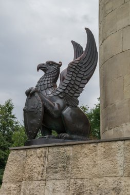 Rusya. Griffin murom, Ilya Муромец Anıtı Kaideye sağında