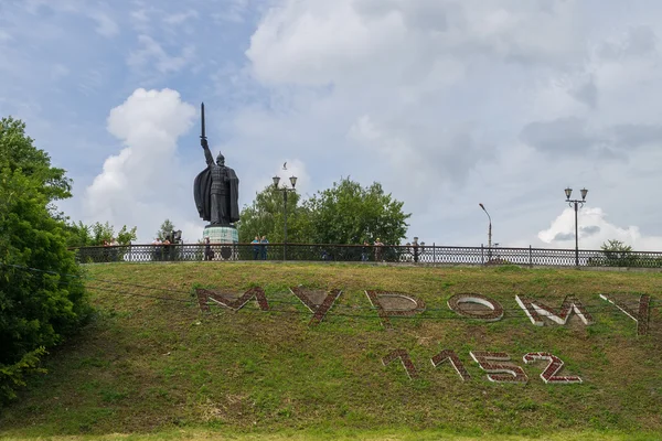 Ryssland. Murom. Inskriptionen på gräsmattan ”Murom 1152" — Stockfoto