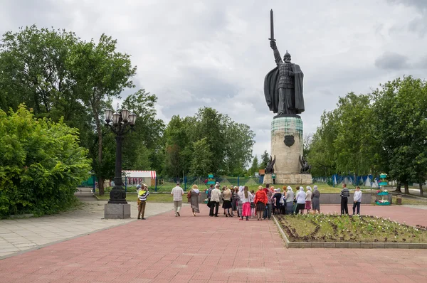 러시아. 무입니다. 일 리아 Muromets 기념물 관광객으로 둘러싸인 — 스톡 사진