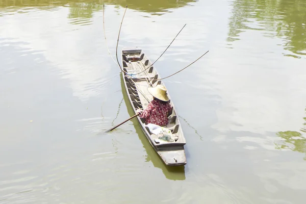 Рыбак леди парусник лодка — стоковое фото