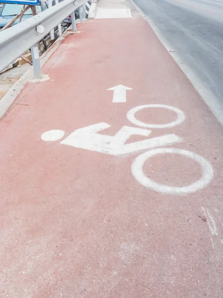 Insegna verniciata bianca per pista ciclabile — Foto Stock