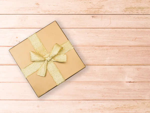 Goldene Geschenkbox — Stockfoto