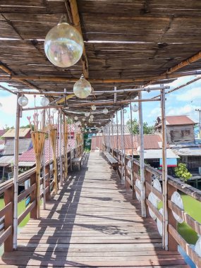 ahşap köprü Nehri bambu çatılı