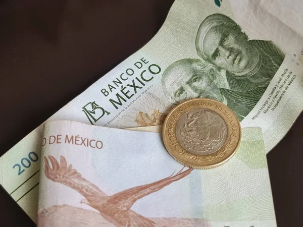 Notas Mexicanas 200 Pesos Moedas Fundo Castanho — Fotografia de Stock