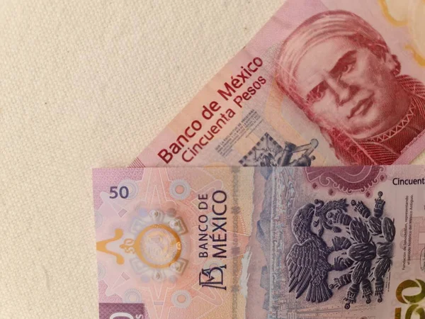 Oude Nieuwe Mexicaanse Bankbiljetten Van Vijftig Peso Tafel Stockfoto