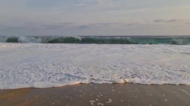 Meksika, Acapulco 'daki Pie de la Cuesta plajında dalgalar
