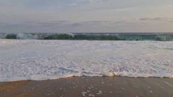 Κύματα Στην Παραλία Pie Cuesta Στο Ακαπούλκο Του Μεξικού — Αρχείο Βίντεο