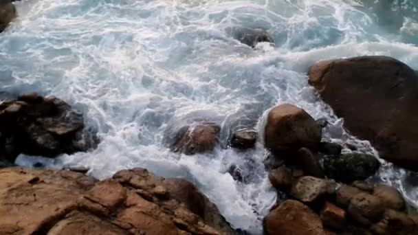 Meereswelle Bricht Den Felsen Des Strandes Acapulco Zeitlupenvideo — Stockvideo