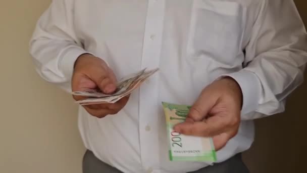 Les Mains Homme Tenant Comptant Les Billets Russes — Video