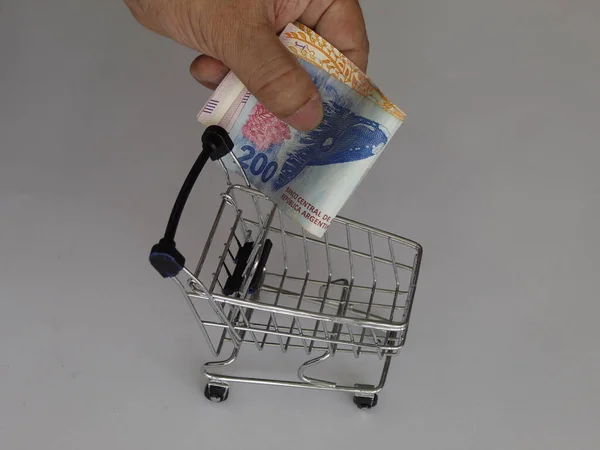 Hand Man Holding Argentine Banknotes Shopping Cart — Stockfoto