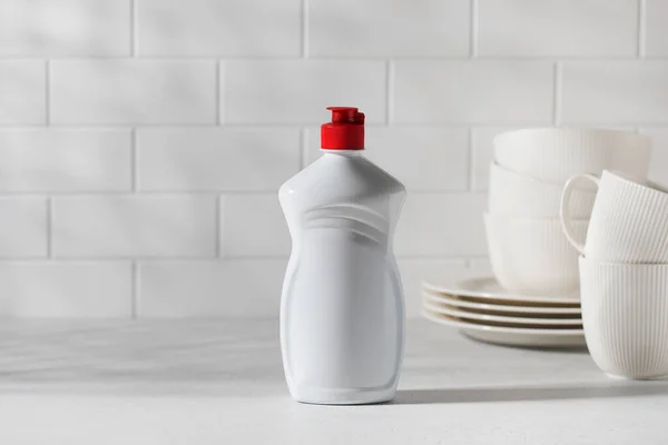 A mockup of a white plastic bottle with liquid dishwashing detergent. Banner. Copy space. — Stock Photo, Image